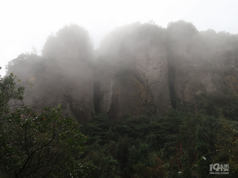 对面山景