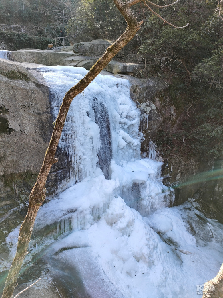 石梁冻瀑