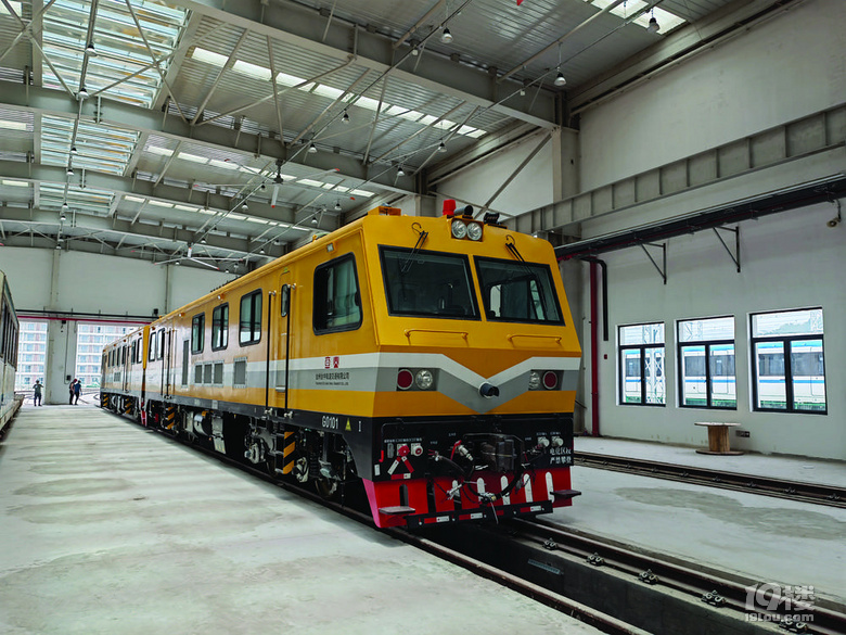 温岭城南车辆段上的台州市域铁路S1运行工程车辆内燃调机车