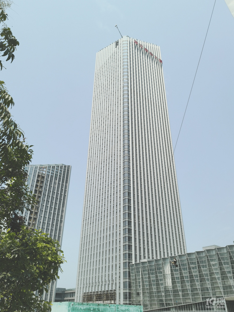 洪家站边上的第二高楼椒江商会大厦