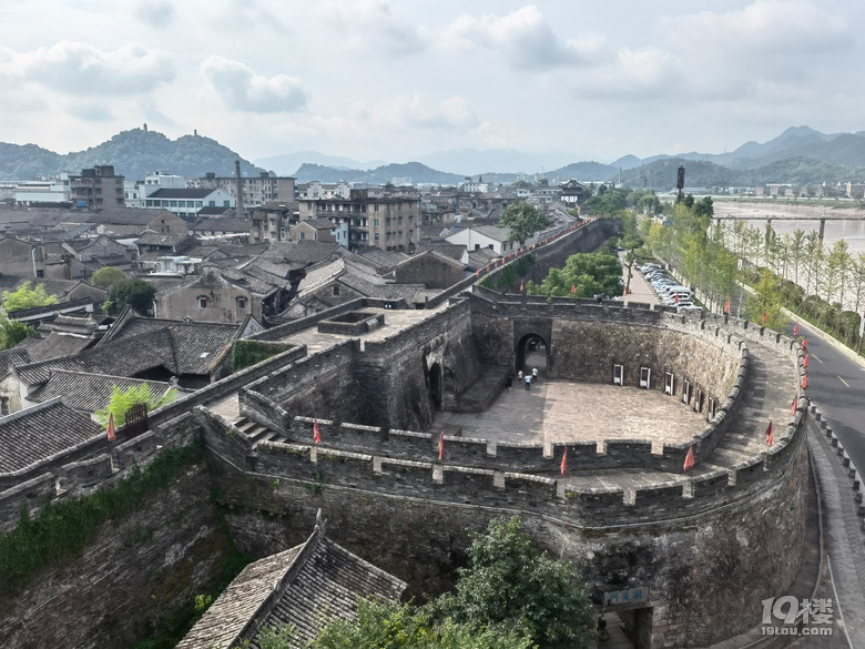 走进新晋5a景区的台州府城文化旅游区江南长城和东湖