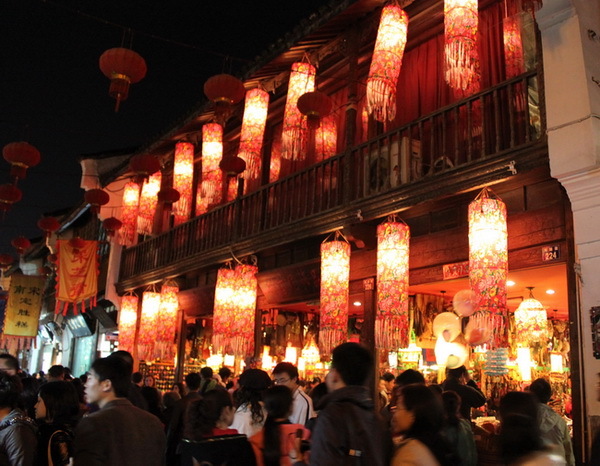 夜游吴山广场--第一时间播报