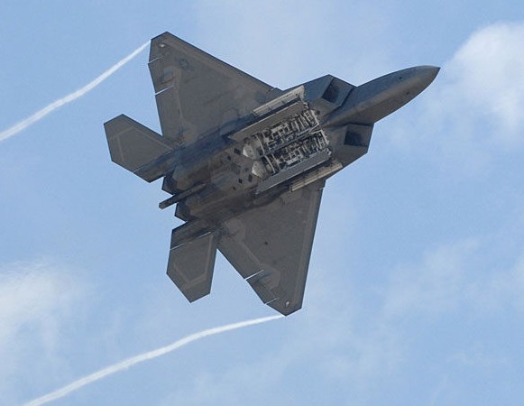 当今世界最先进战斗机突破音障瞬间