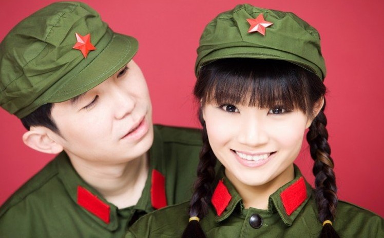 糖果色婚纱大片。爱的一千米-拍结婚照-谈婚论