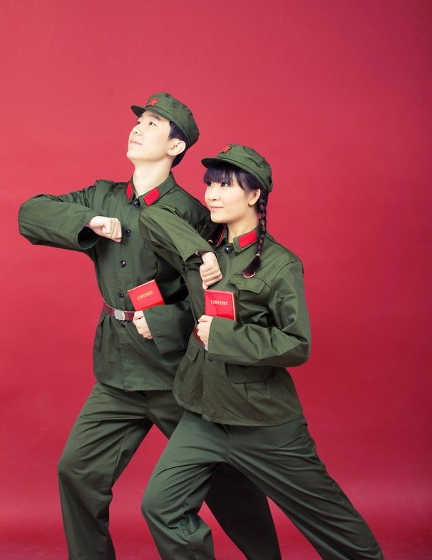 糖果色婚纱大片。爱的一千米-拍结婚照-谈婚论