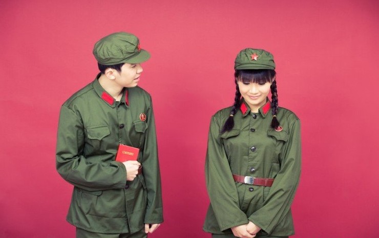 糖果色婚纱大片。爱的一千米-拍结婚照-谈婚论