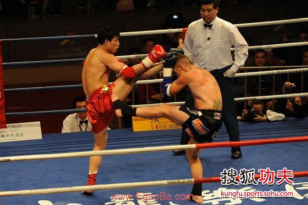 2010年中国散打VS职业泰拳拳王争霸赛-讲白搭