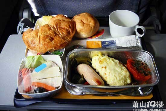 各个国家航空公司的餐食。我表示我要去阿联酋