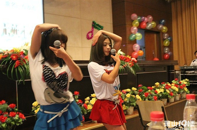 【狼军团】萧山电大十佳<em>歌手</em>大赛 <em>双胞胎美女</em>