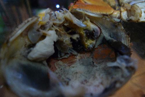 母螃蟹蒸熟后蟹黄是黑色的,这是什么原因?都是今天买的活蟹.