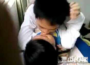 <em>零零后</em>热吻 那画面太美我不敢看-我要爆料-花边