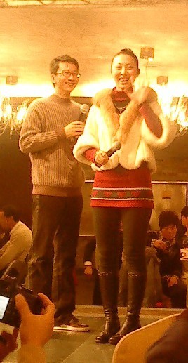 {<em>小敏</em>}帮<em>表姐</em>做伴娘,姐姐跟我张的很像哦!~!-爱