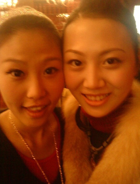 {<em>小敏</em>}帮<em>表姐</em>做伴娘,姐姐跟我张的很像哦!~!-爱