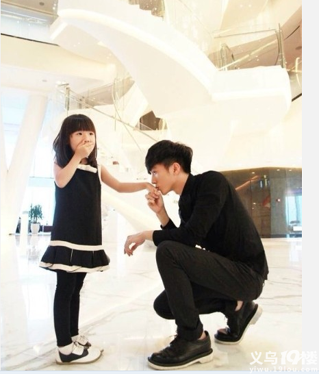 <em>哥哥</em>比<em>妹妹</em>大18岁?真的是最萌兄妹档啊!<em>哥哥</em>帅