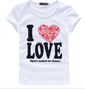 <em>黑色背带短裤</em>里面配什么好看 鞋子<em>穿</em>什么样的