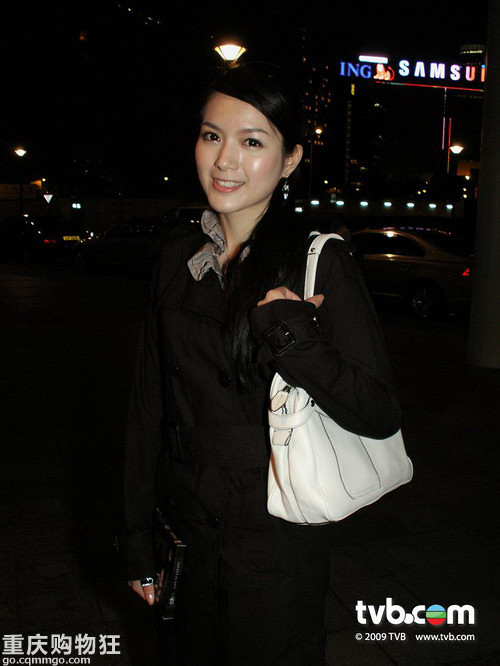 谢天华与苟芸慧车震1小时 春光乍泄激凸上围(图)