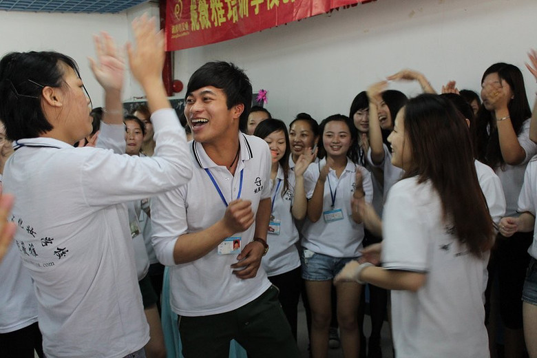 ��ױѧУ�����ļ���ã���ޱ��ѧУ��ױһ�� ������и�