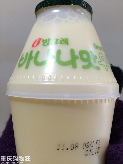 来韩国必喝的香蕉牛奶 后来还试了草莓味 1300韩元一瓶 有的店的