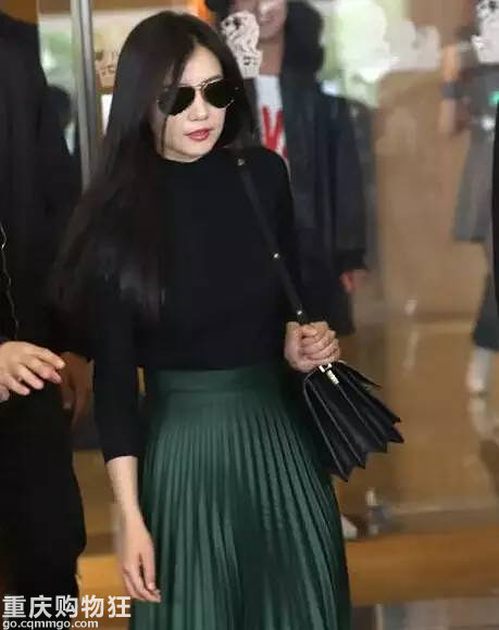 【分享】高圆圆的包比衣服美 唐嫣的包加起来可以在北京买房