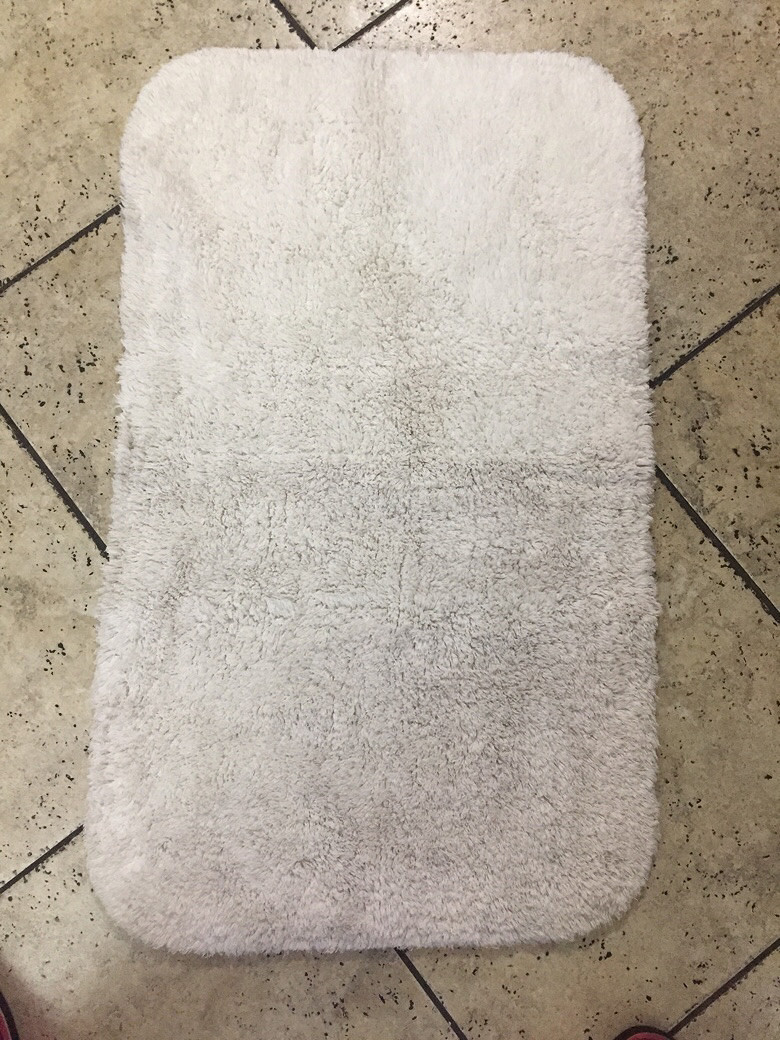 纯白色绒毛地垫吸水垫