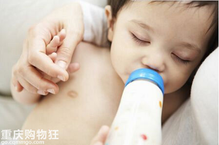 婴儿吃奶量标准是多少？婴儿吃奶量减少怎么办？