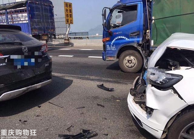 奥迪Q7追尾本田冠道，同样是SUV，但是结果你肯定没猜中