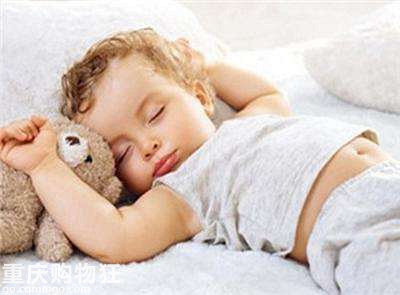 如何培养三个月的宝宝睡眠时间？