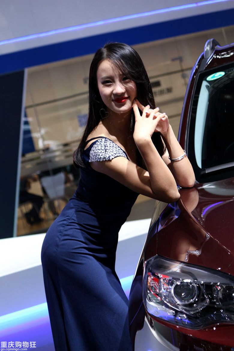 车展上的美女们，晓得这里人多，给各位看官养养眼，管管手下留情