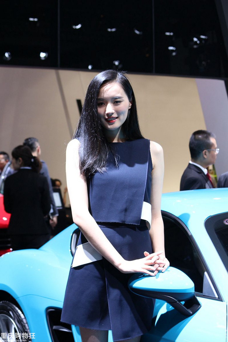 车展上的美女们，晓得这里人多，给各位看官养养眼，管管手下留情