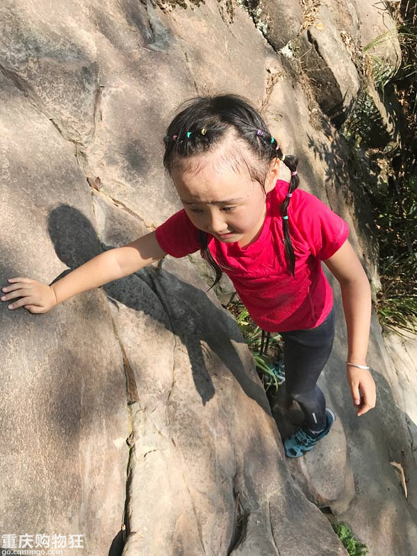 不一样的亲子游~萌娃征服歌乐山徒手攀岩初体验！