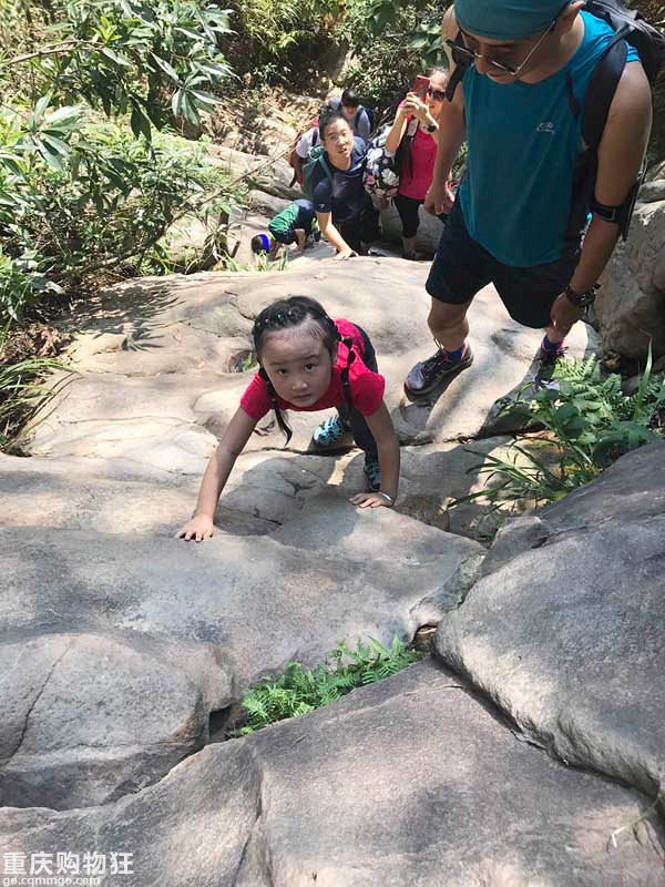 不一样的亲子游~萌娃征服歌乐山徒手攀岩初体验！