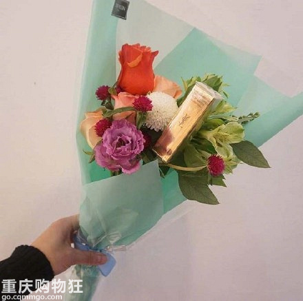 你收过一束藏着化妆品的花吗 送花out了 要送藏着化妆品的花 潮流消费 重庆购物狂