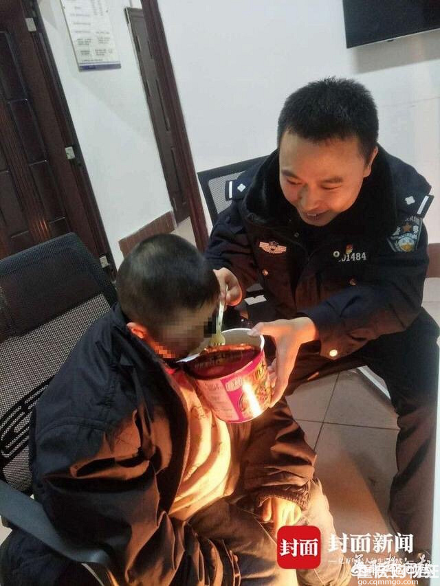 全家都不想要娃儿，5岁娃儿深夜被亲奶奶绑树上