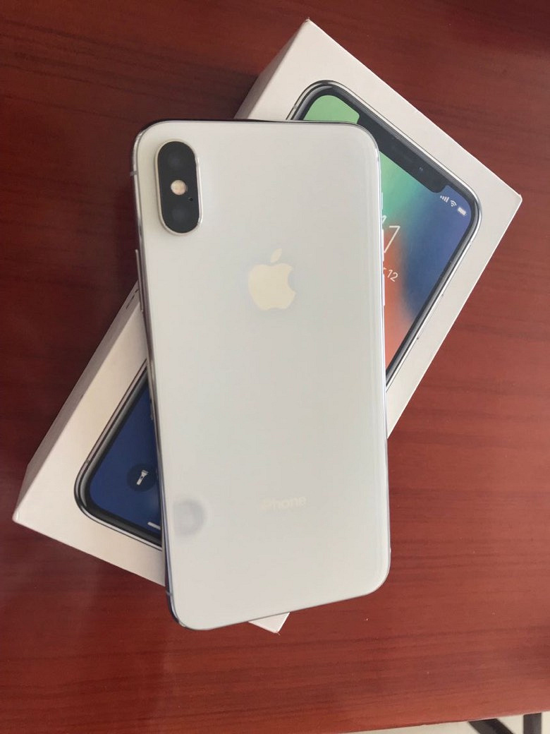 3888转卖一台苹果X 国行 64g 白色 全网通