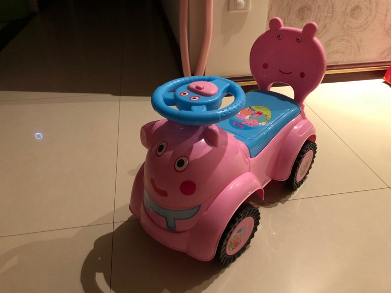 小猪佩奇带音乐扭扭车