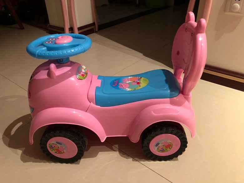 小猪佩奇带音乐扭扭车