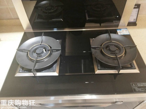 【小编探店】集合了油烟机、燃气灶、消毒柜、储物柜于一体的机器