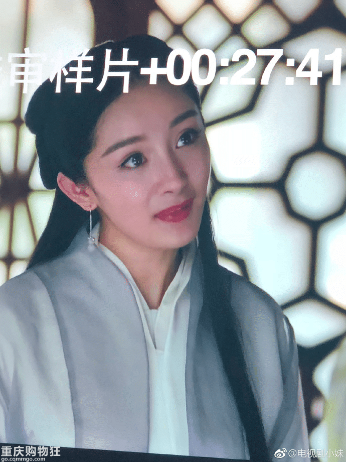 杨幂这两张图，脸崩了吗