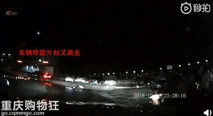 悲剧！男子路边呕吐遭车碾压，司机扬长而去误以为路不平
