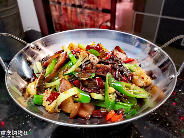 简单易学的美味干锅【香辣茶树菇腊肉干锅】