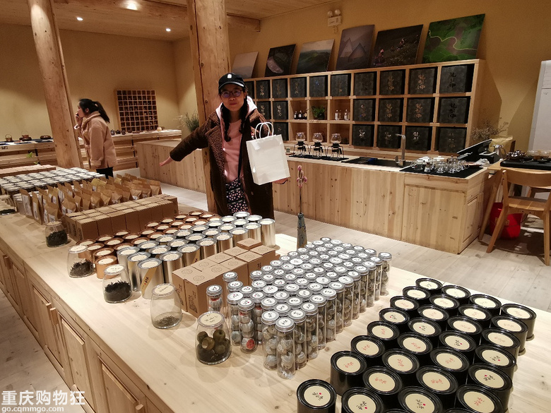 伴手礼店，“龙形茶”，红茶居多
