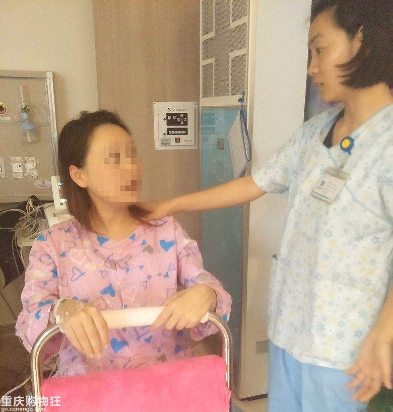 都看到娃儿头发了，医生却把娃儿又推回子宫里去了
