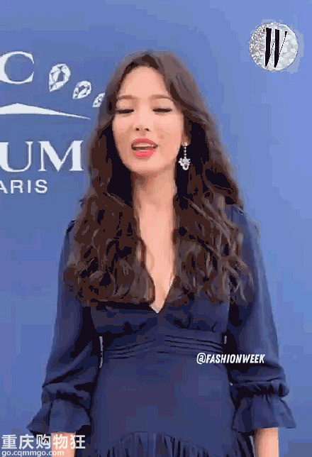宋慧乔烟熏妆出席活动，离婚后现场生图一脸憔悴？曝宋慧乔烟熏妆
