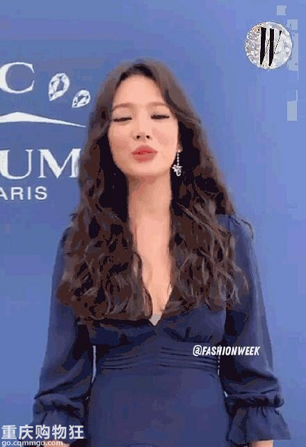 宋慧乔烟熏妆出席活动，离婚后现场生图一脸憔悴？曝宋慧乔烟熏妆