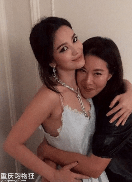 宋慧乔烟熏妆出席活动，离婚后现场生图一脸憔悴？曝宋慧乔烟熏妆