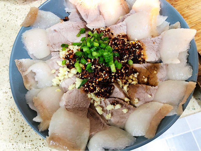 【特工小厨】教你做蒜泥白肉,好吃还不腻。