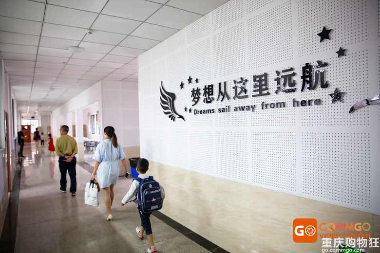 开学直击巴渝学校入学第一天，小班制教学，家长不用陪作业