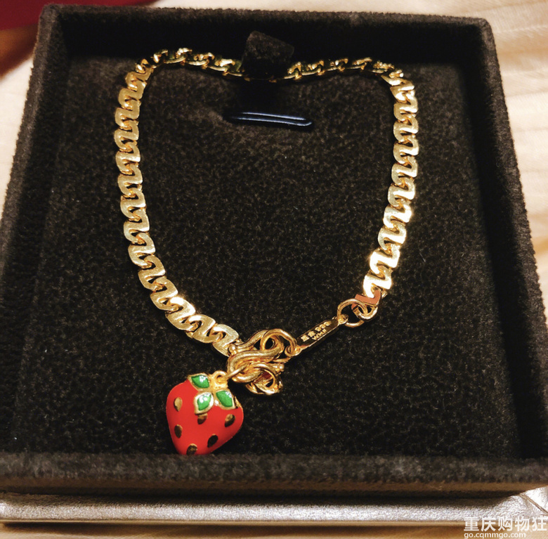 两个品牌的结合 于是有了这款黄金草莓手链 钻戒珠宝 重庆新娘 重庆购物狂
