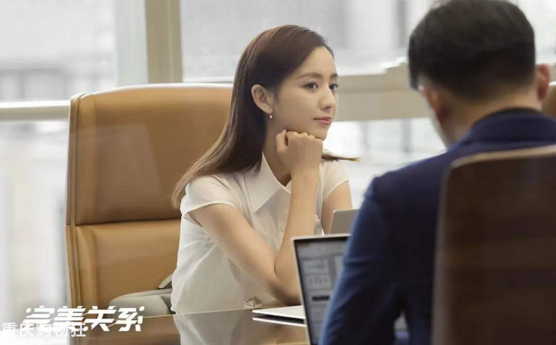 佟丽娅人设翻车刷爆热搜,毁掉她的只有 3 个字