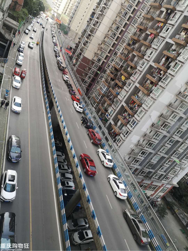 最近好多路段都有违章停车，安全隐患不是一般大
